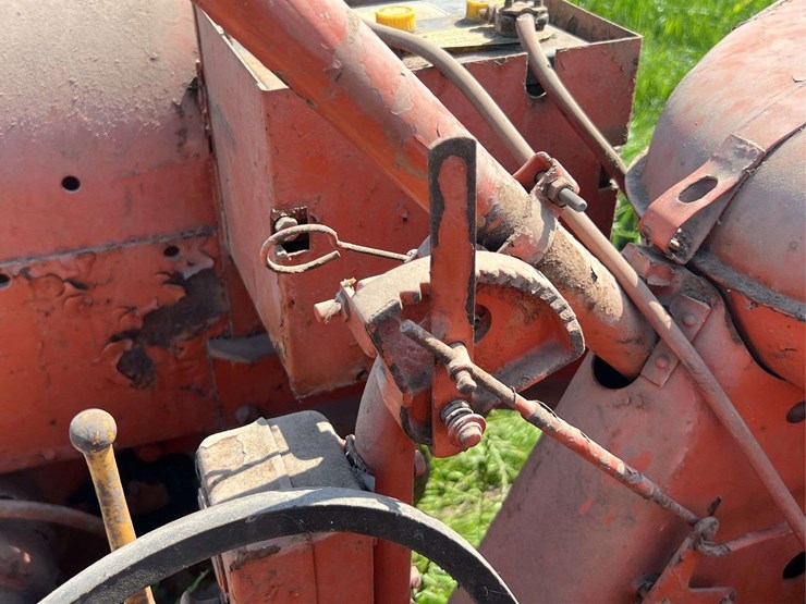 allis-chalmers-with-sickle-mower-image-43