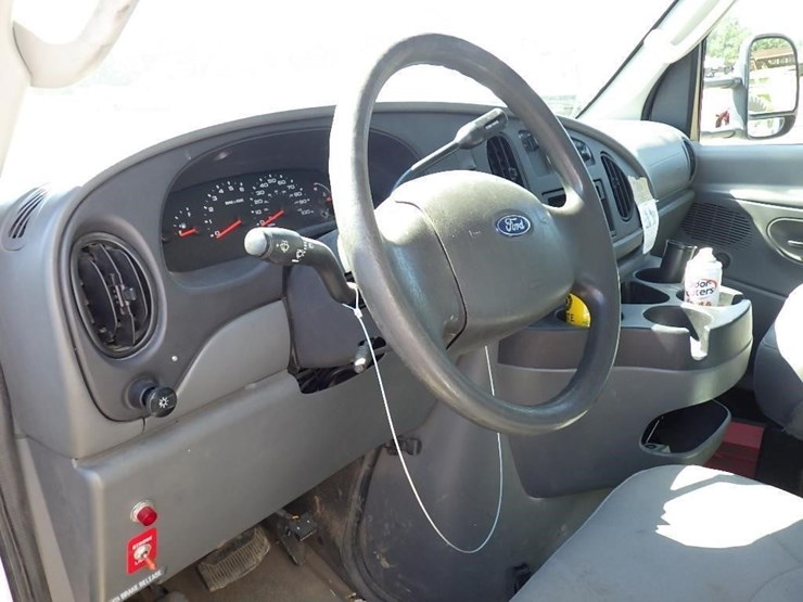 2006-utility-van-image-31