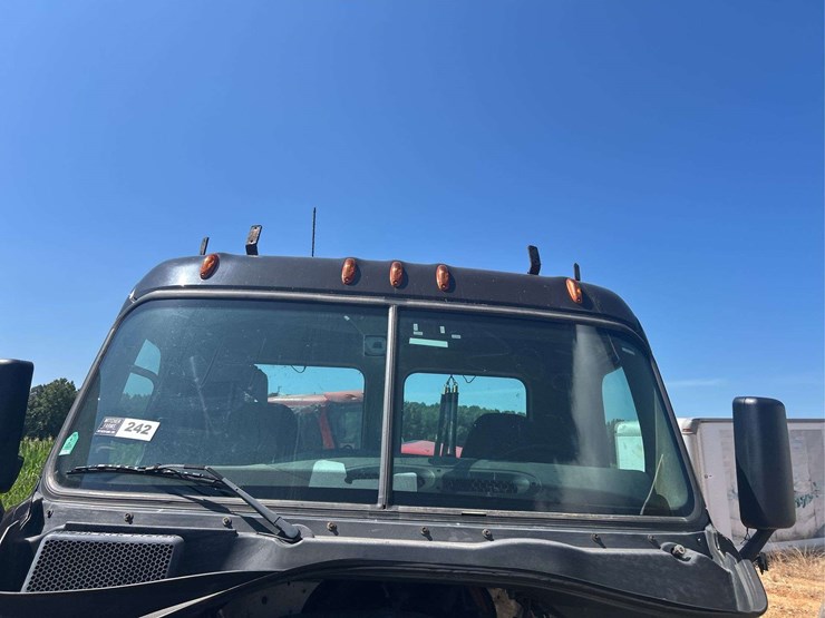2017-freightliner-daycab-truck-front-cut-off-*inop-image-8