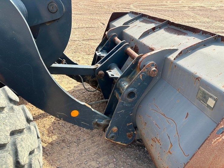 2014-deere-344k-image-37