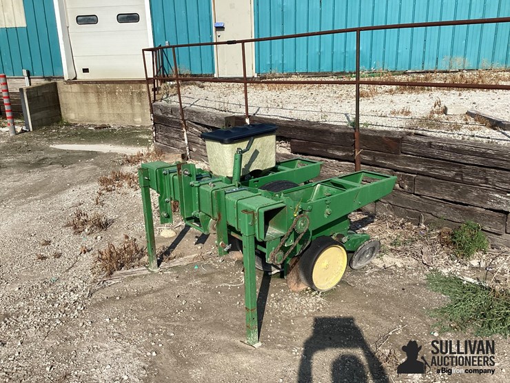 john-deere-2r30"-3-pt-planter-image-1