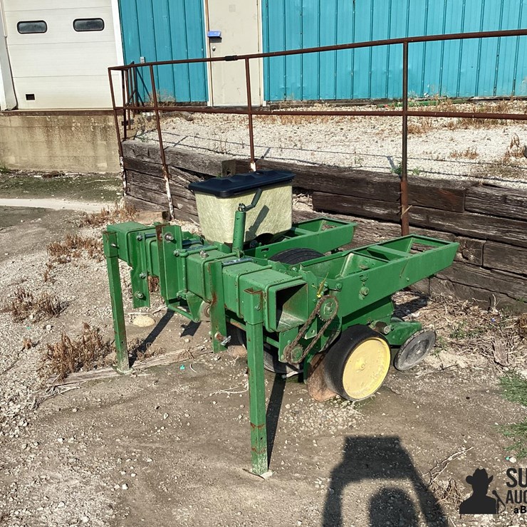 John Deere 2R30" 3-Pt Planter