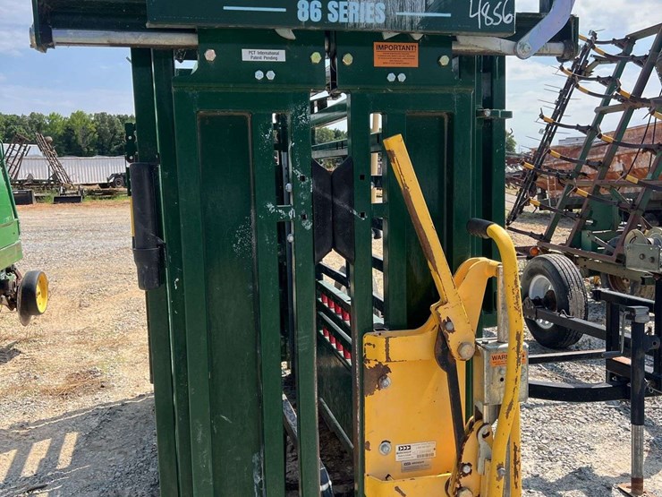 arrowquip-q-catch-86-series-squeeze-chute-image-6