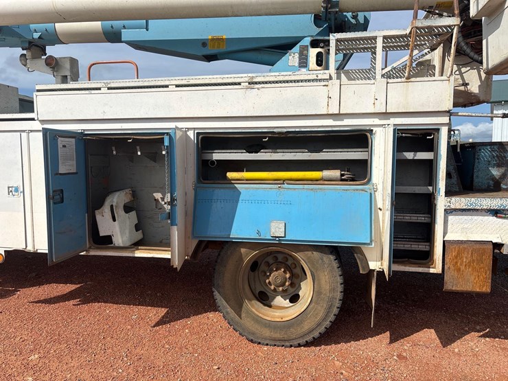1996-ford-ds-bucket-truck-image-12