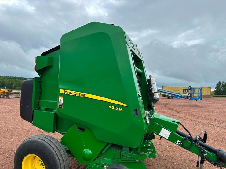 2023-john-deere-450m-image-12