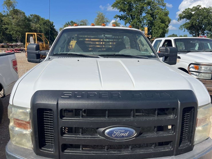 2010-ford-f350-image-9