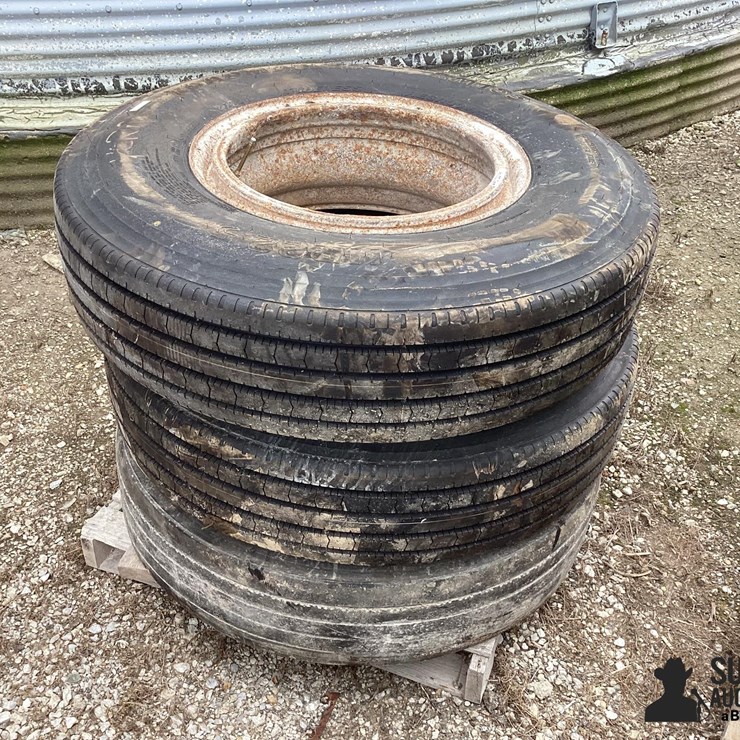 11R22.5 Tires & Rims