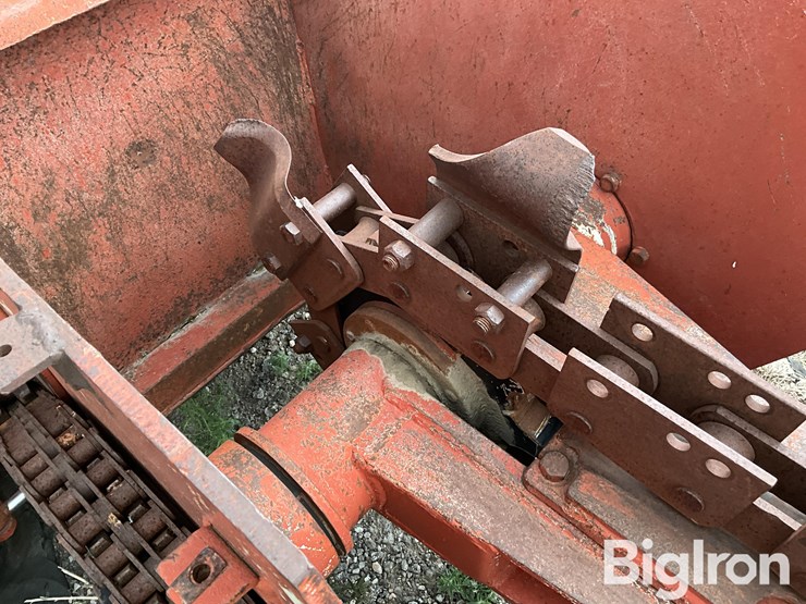 ditch-witch-r100-image-13