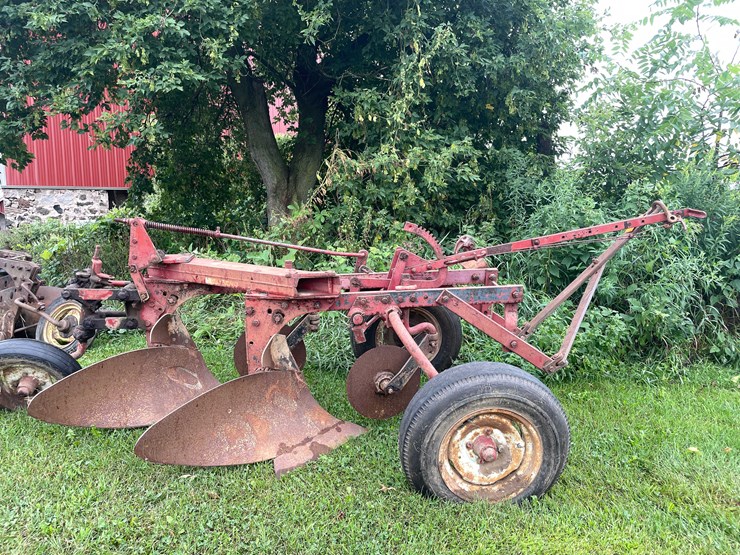 #7468-•-international-harvester-multi-bottom-plow-image-8
