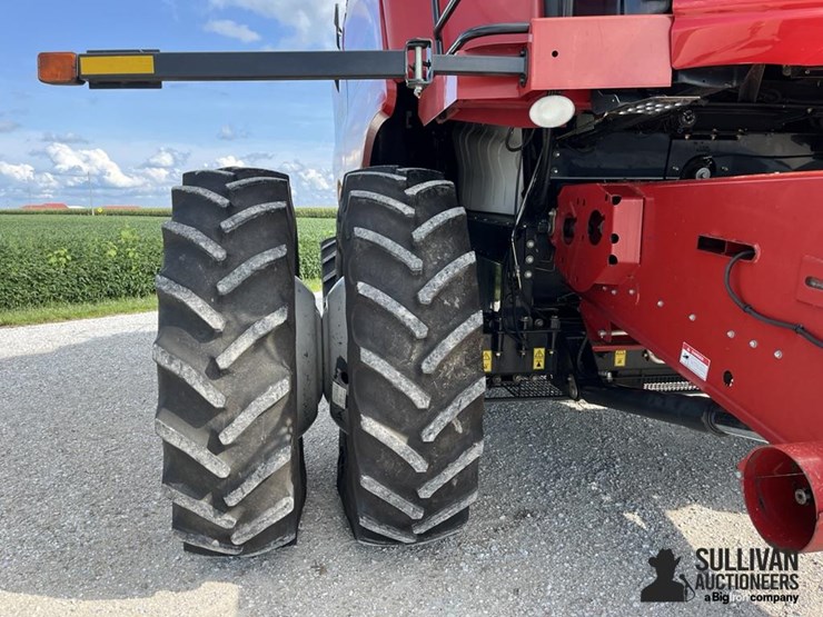 2010-case-ih-8120-image-16