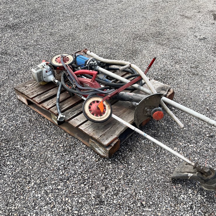 #6329 • Pallet of Misc. Garden Tools