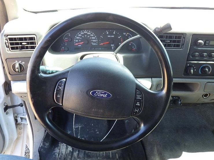 2004-ford-f550-image-15