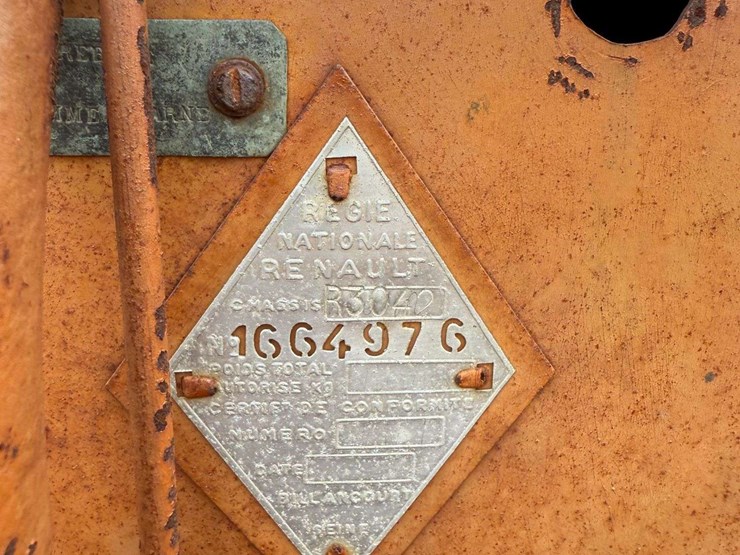 renault-with-rotaped-tracks-image-25