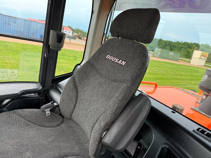 2017-doosan-dl220-5-image-50