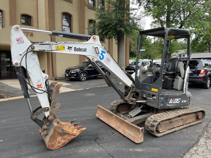 2019-bobcat-e35-image-1