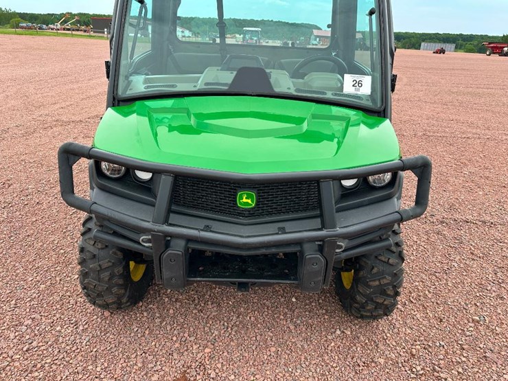 2022-john-deere-gator-image-15