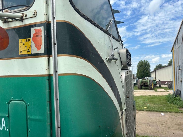 white-freightliner-cabover-semi-image-34