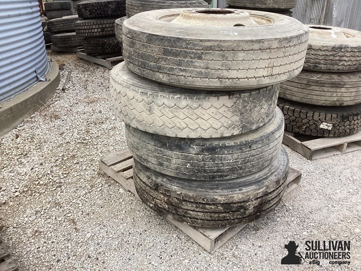 285/75r24.5-tires-&-rims-image-4