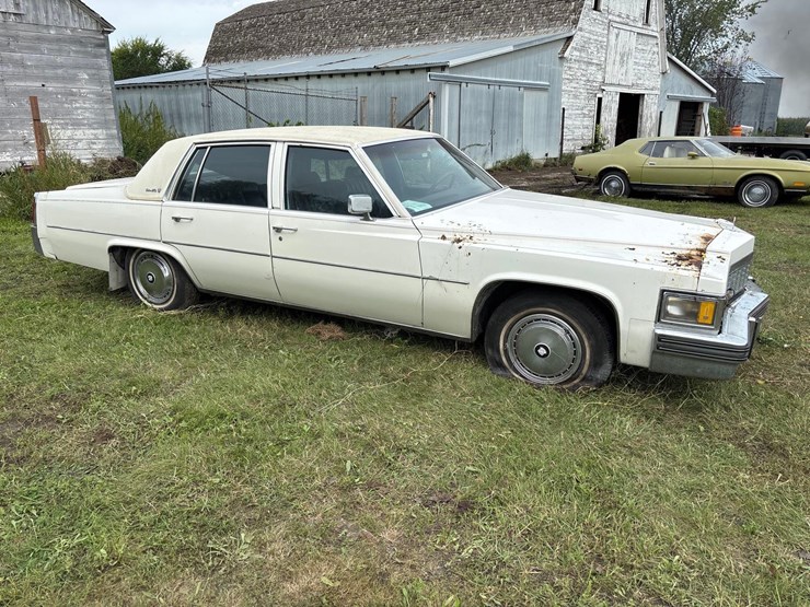 cadillac-deville-sedan-image-8