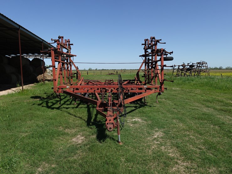 #4201-•-case-ih-field-cultivator-image-3