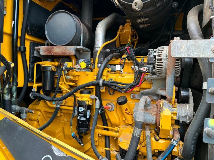 2010-deere-644k-image-40