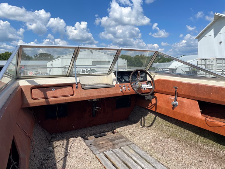 #6340-•-century-22'-boat-(no-title)-image-34