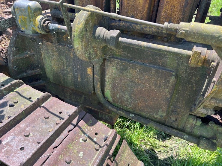 caterpillar-thirty-image-24