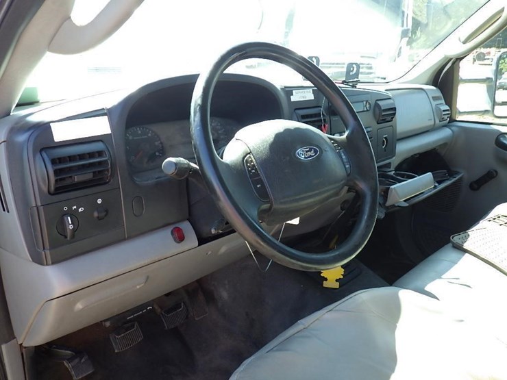 2005-ford-f350-image-27