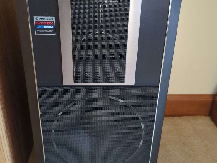 vintage-pioneer-complete-audio-system-lot---receiver/turntable/cd/tape/tuner-and-speakers-with-cabinet-image-11