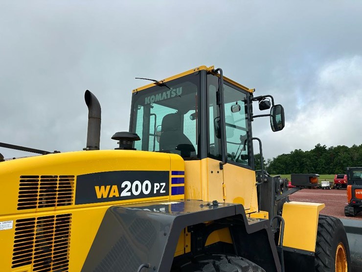 2013-komatsu-wa200pz-6-image-20