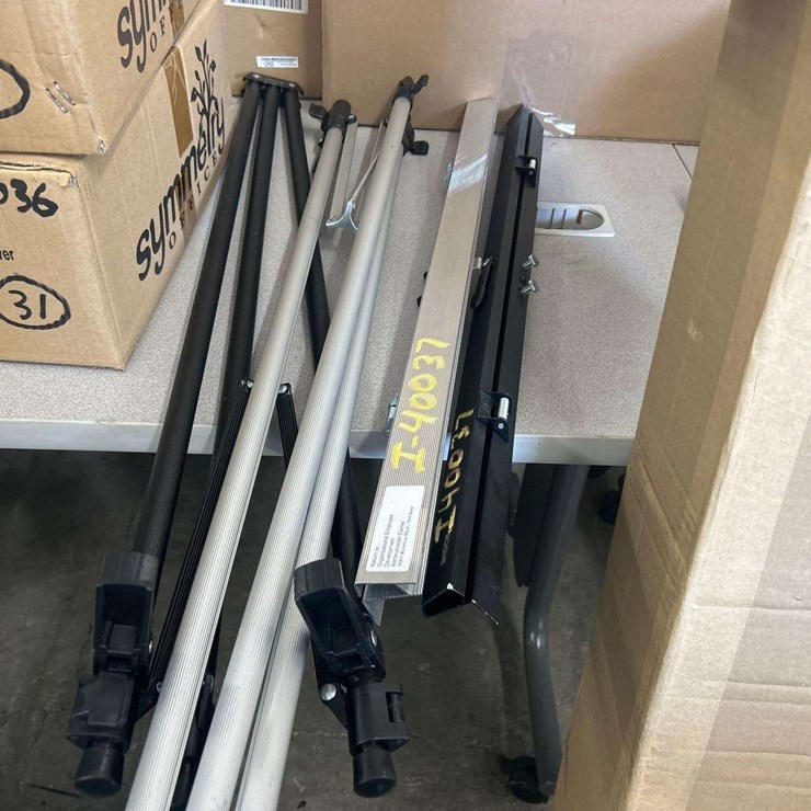2 Easel Stands