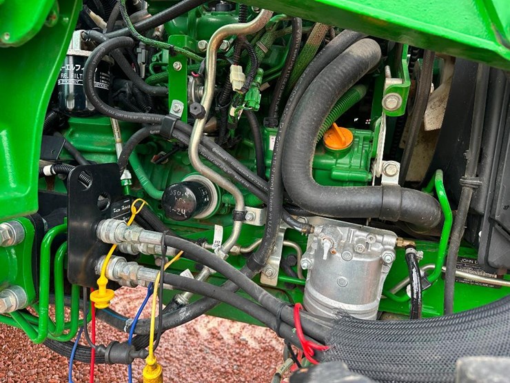 2018-john-deere-4052r-image-40