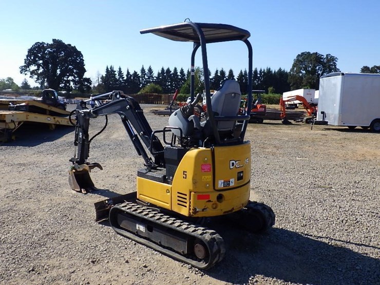 2019-deere-17g-image-5
