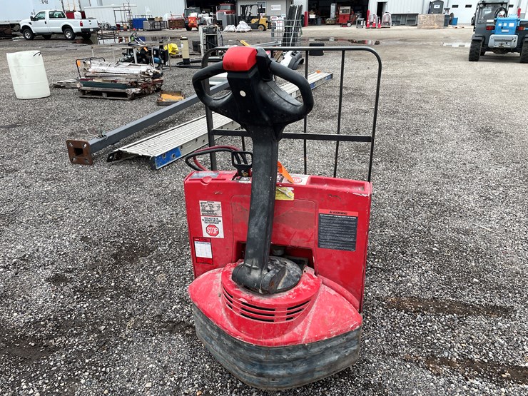 #6400-•-raymond-electric-pallet-jack-image-6