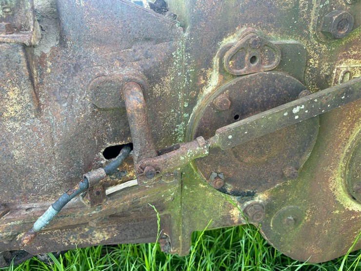 huber-4-cylinder-tractor-image-47