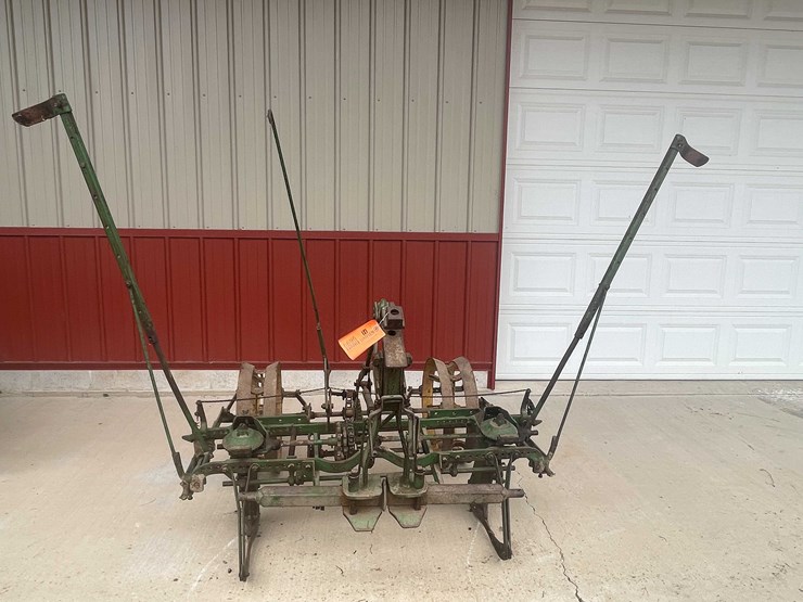 #6695-•-vintage-john-deere-farm-equipment-image-1