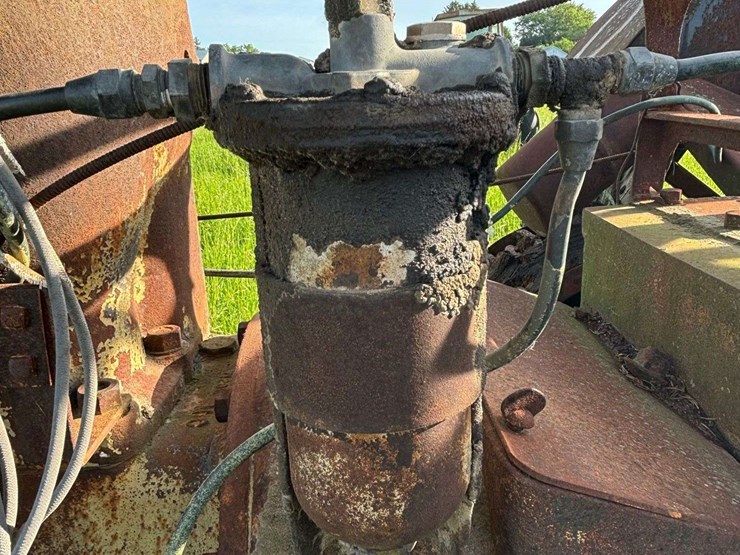huber-4-cylinder-tractor-image-48