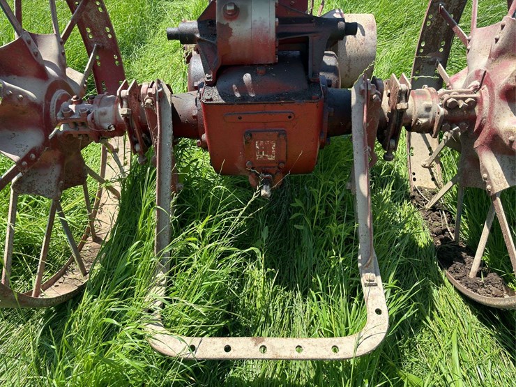 farmall-f12-image-39