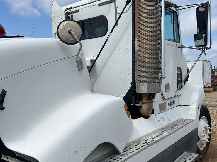 2000-freightliner-s/a-daycab-truck-*inop-image-14