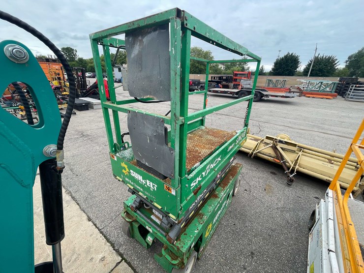 #1368-•-19'-scissor-lift-(o2)-image-4