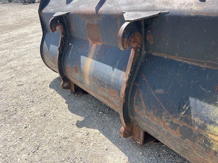 #6282-•-95"-loader-bucket-image-6