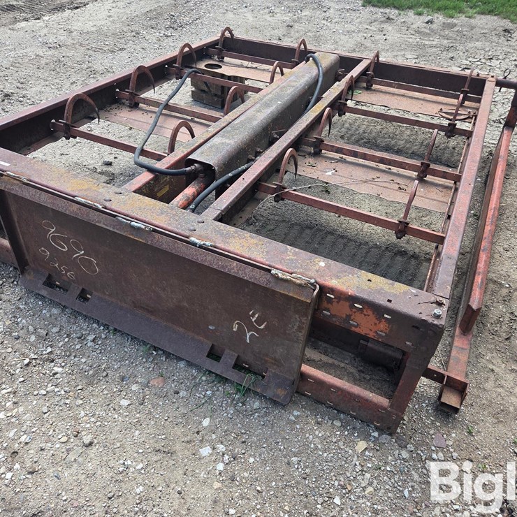 Farmhand Hydraulic Square Bale Fork