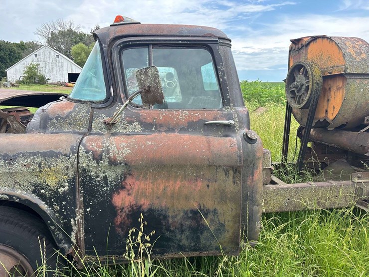 chevy-400-truck-with-minneapolis-moline-corn-sheller-image-51