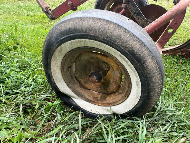 #7468-•-international-harvester-multi-bottom-plow-image-11