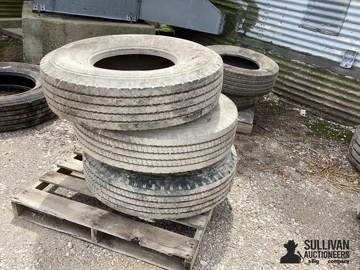 11r17.5-tires-&-rims-image-1