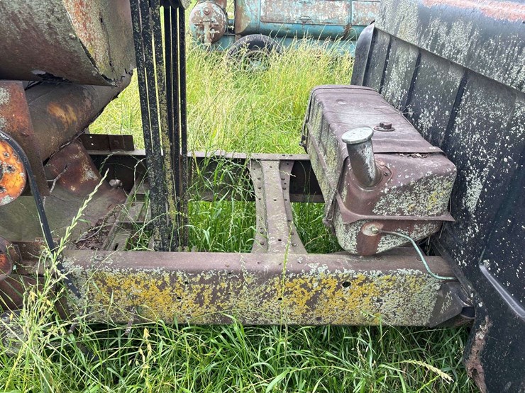 chevy-400-truck-with-minneapolis-moline-corn-sheller-image-70