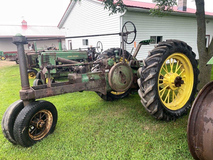 #6676-•-john-deere-parts-tractor-image-1