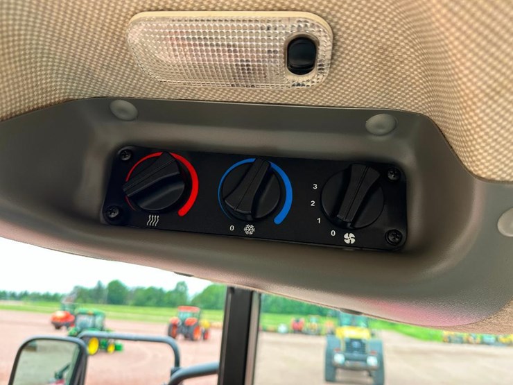 2015-case-ih-farmall-125a-image-54