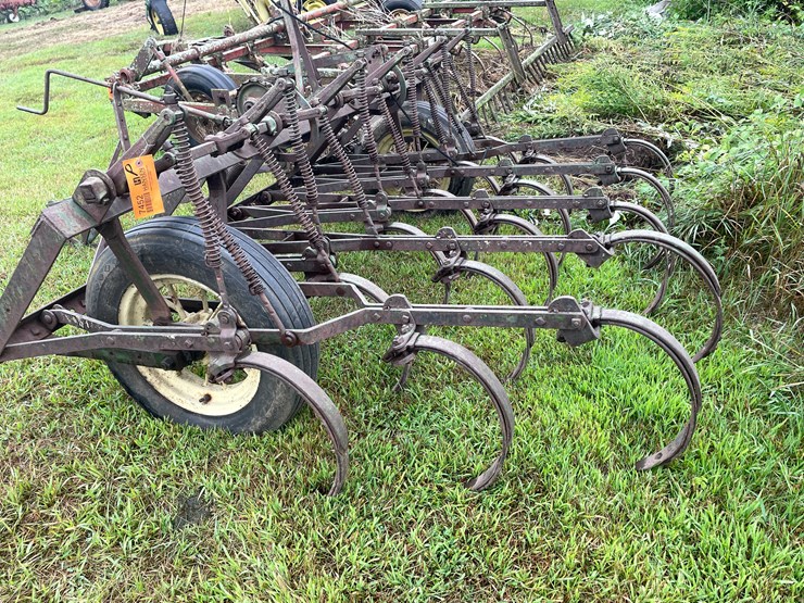 #7452-•-pull-behind-field-cultivator-image-2
