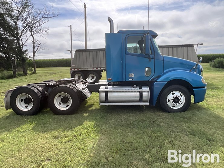 2003-freightliner-columbia-120-image-4